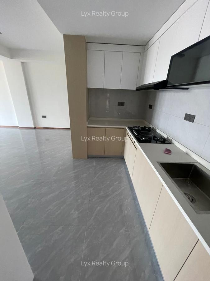 3 Bed Apartment with En Suite in Riverside - 5