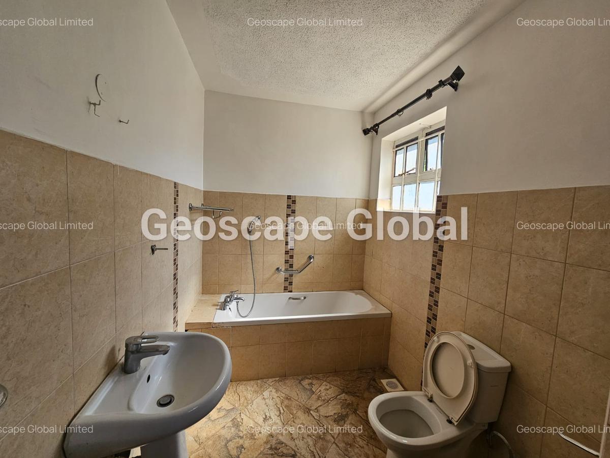 5 Bed House with En Suite in Runda - 2