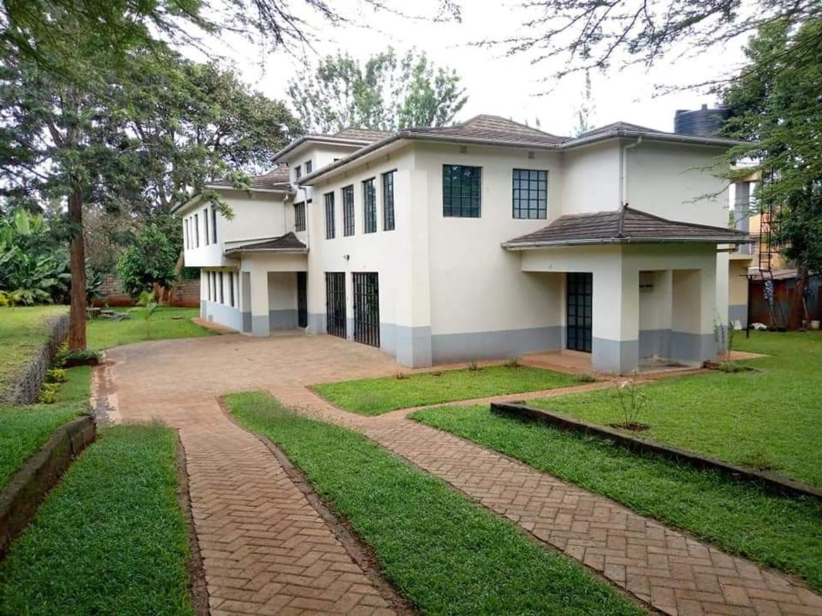 5 Bed House with En Suite at Riviera Estate - 1