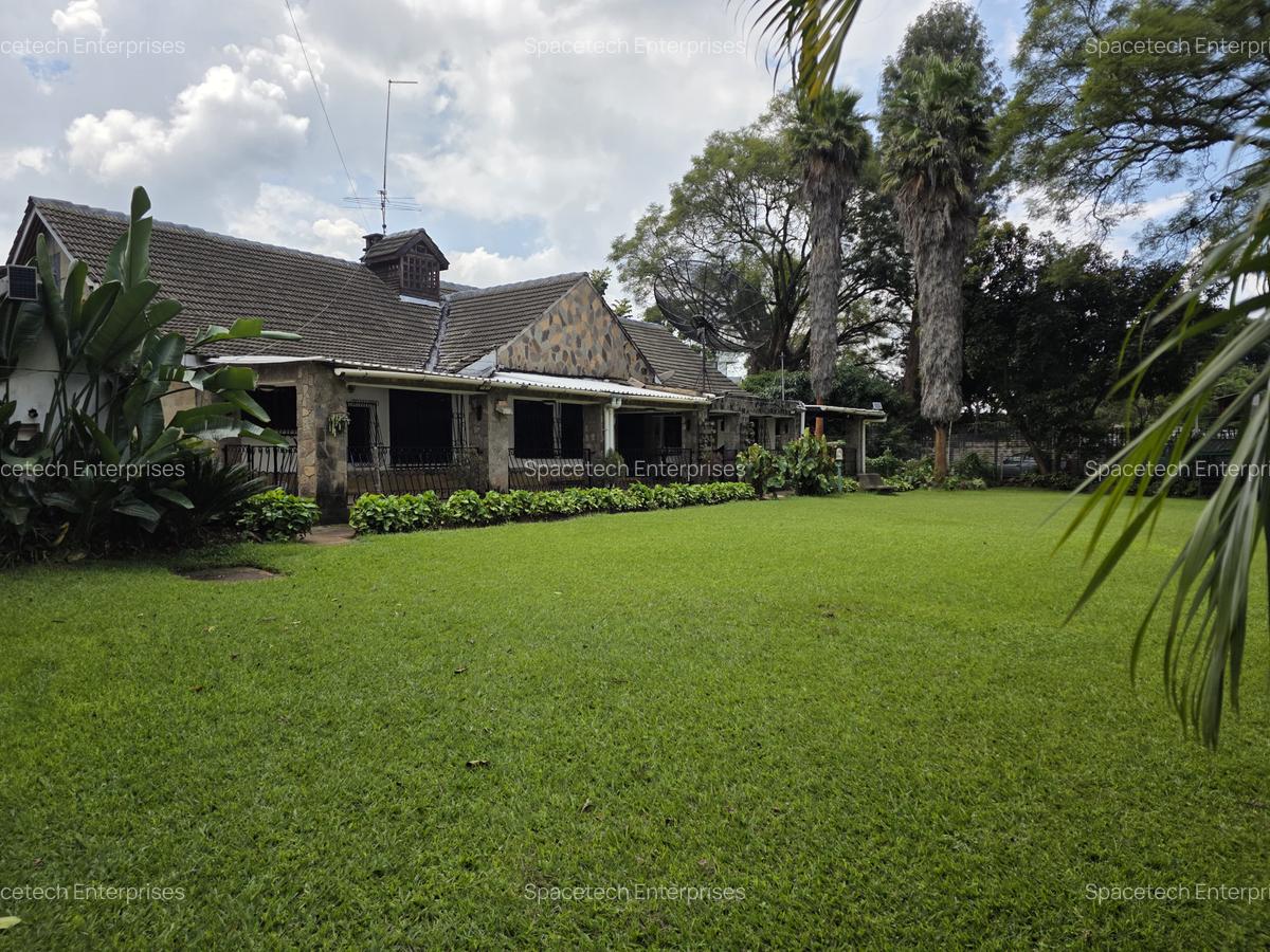 4 Bed House with En Suite in Spring Valley - 3