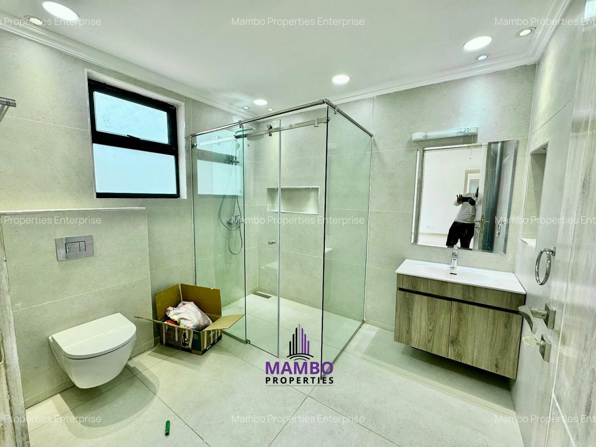 5 Bed House with En Suite at Runda - 10