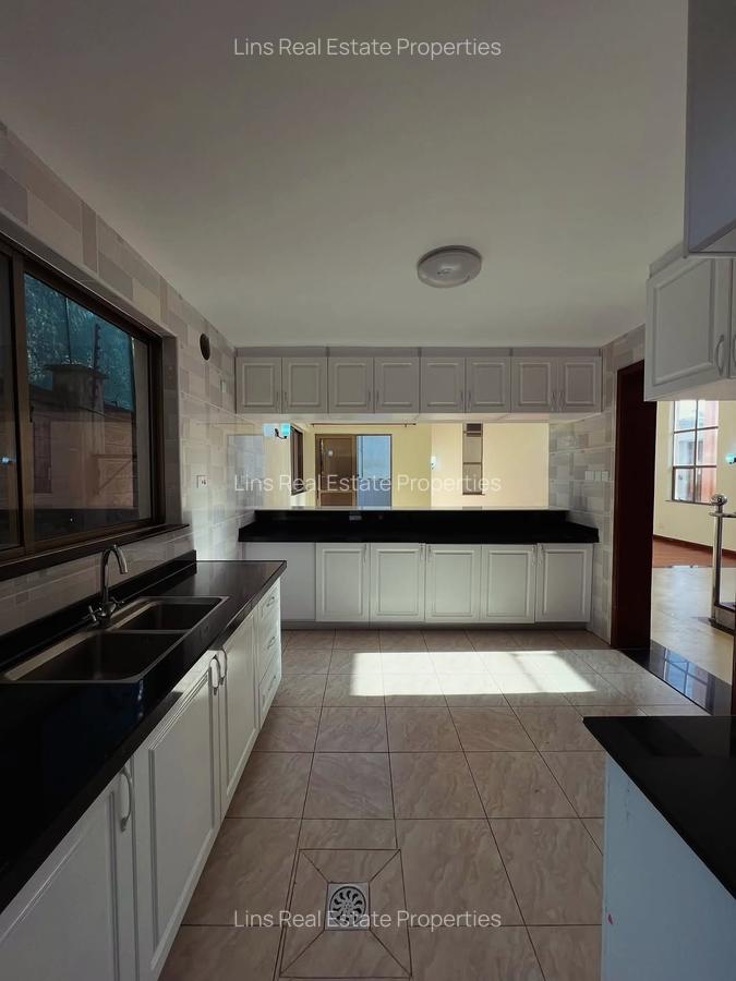 5 Bed Townhouse with En Suite in Lavington - 10