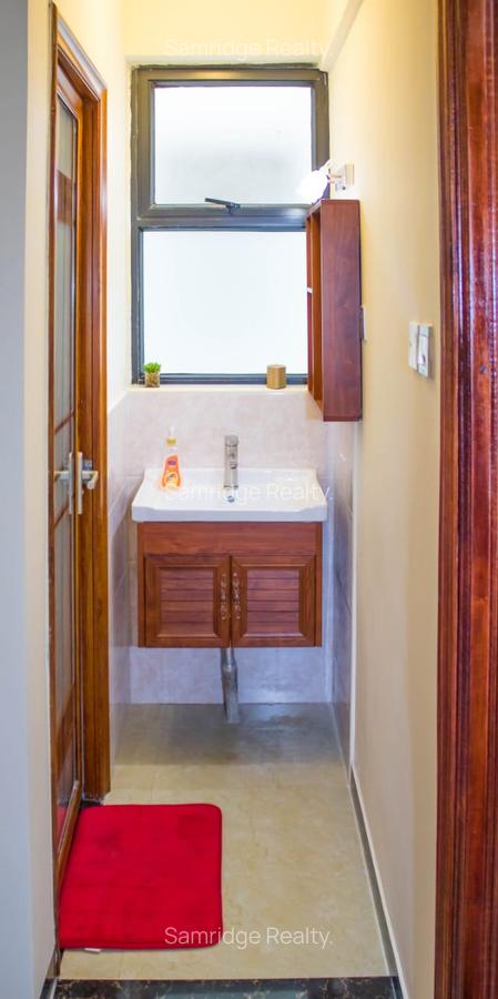 1 Bed Apartment with En Suite at Kilimani - 4