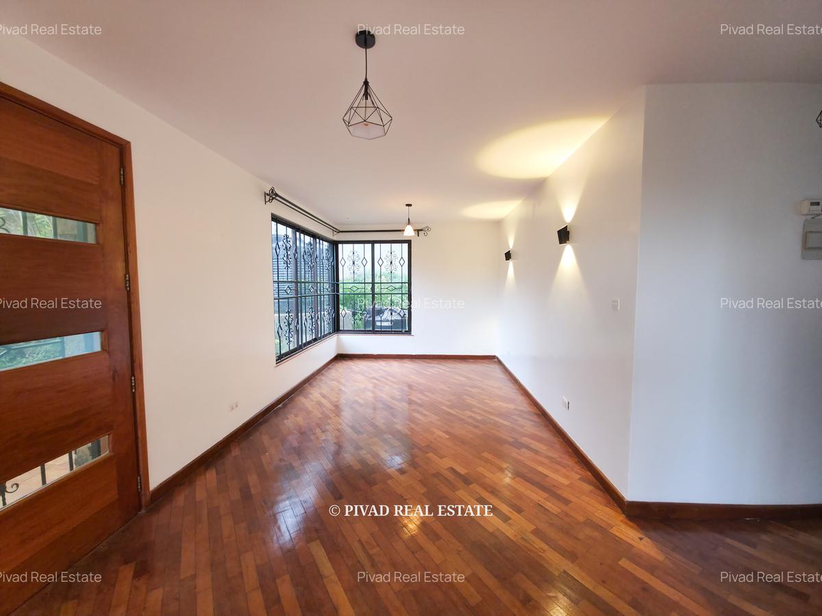 4 Bed Townhouse with Swimming Pool in Ridgeways - 7