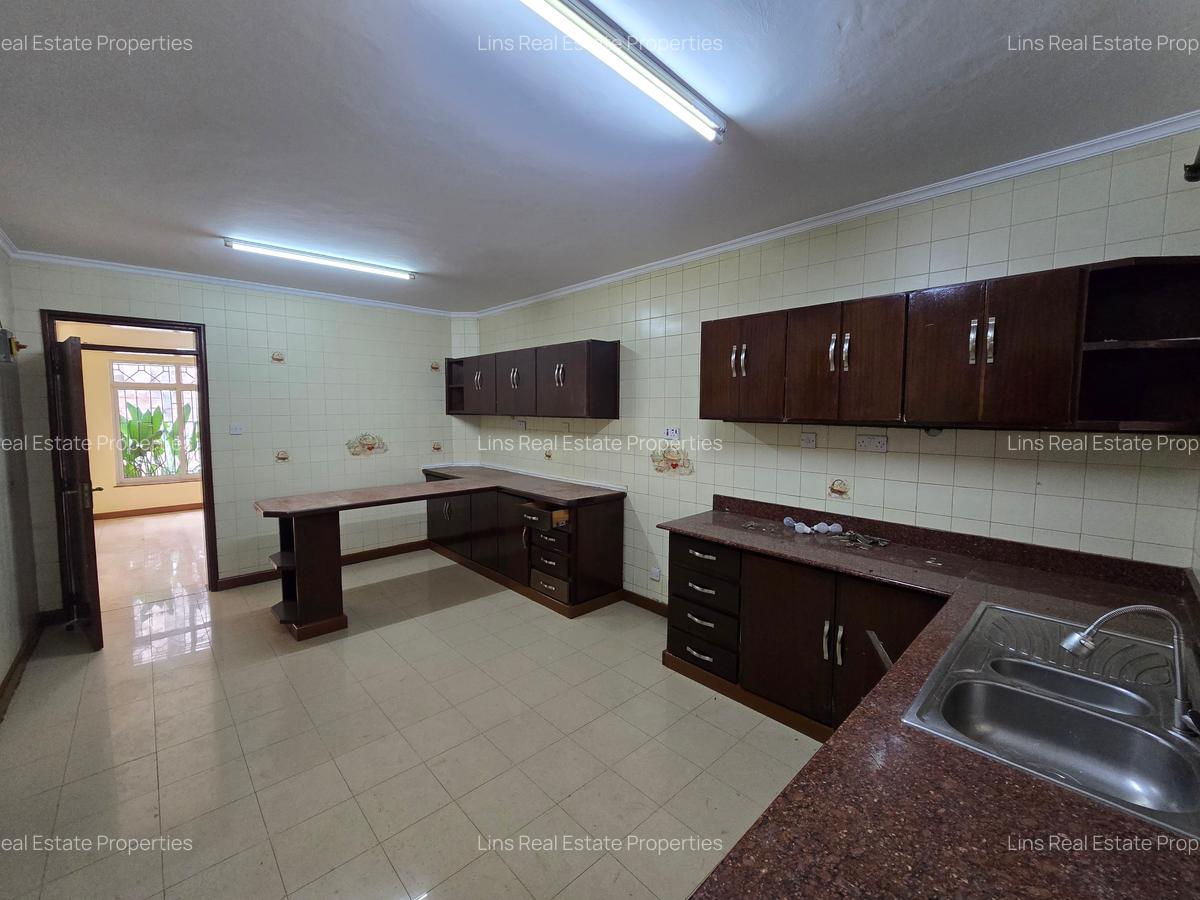 5 Bed Townhouse with En Suite in Lavington - 18