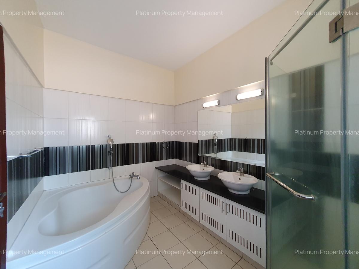 4 Bed Apartment with En Suite at Brookside Gardens - 14