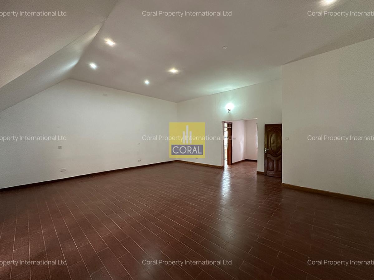 4 Bed Townhouse in Parklands - 15