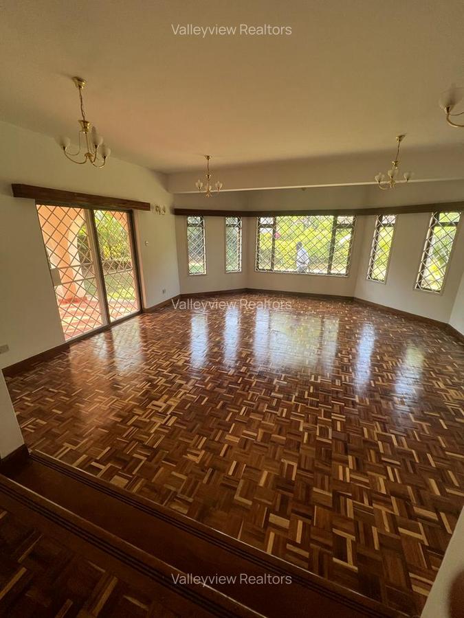 4 Bed Townhouse with En Suite at Lavington - 16