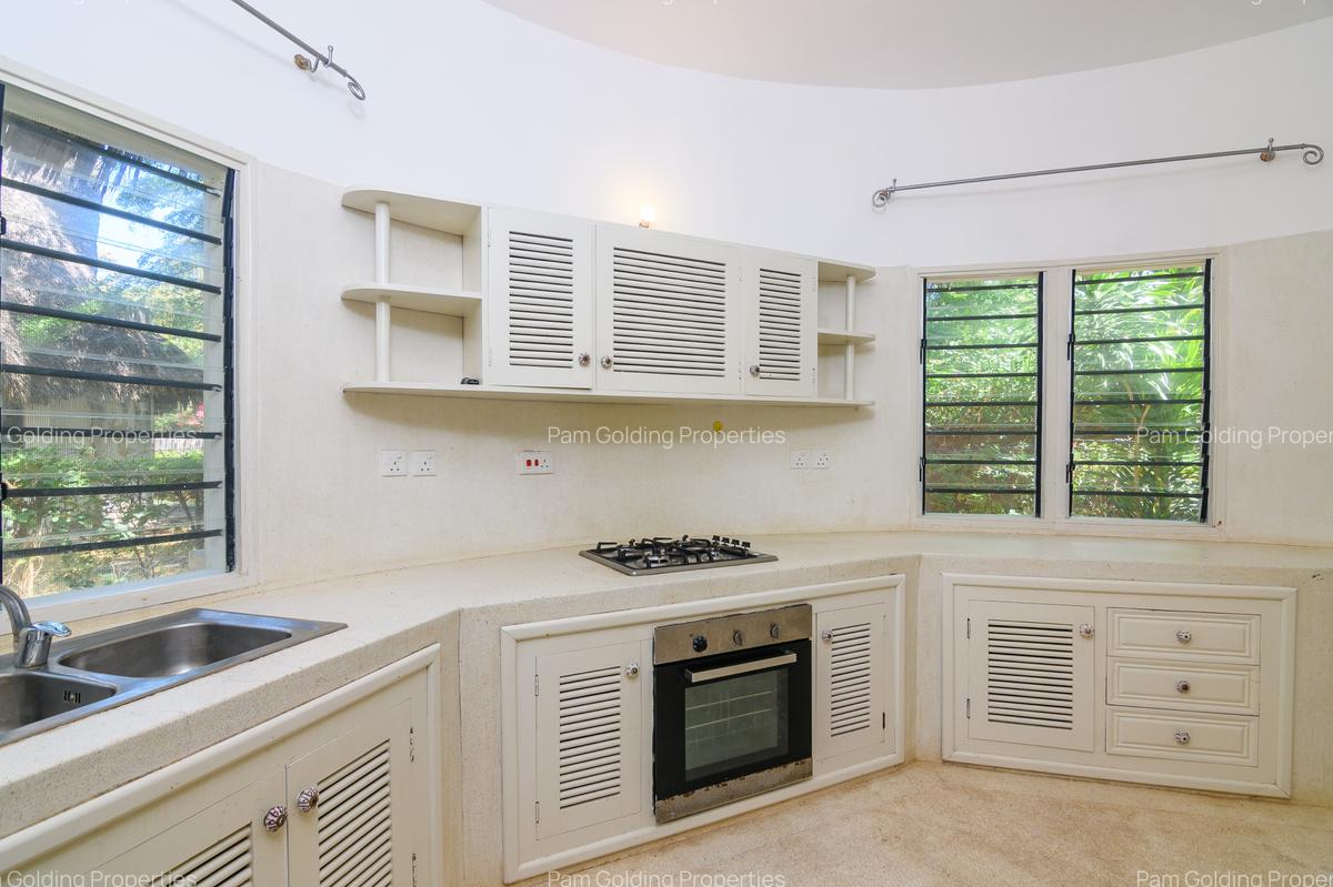 2 Bed Villa with Swimming Pool at Golf Coarse Road - 7