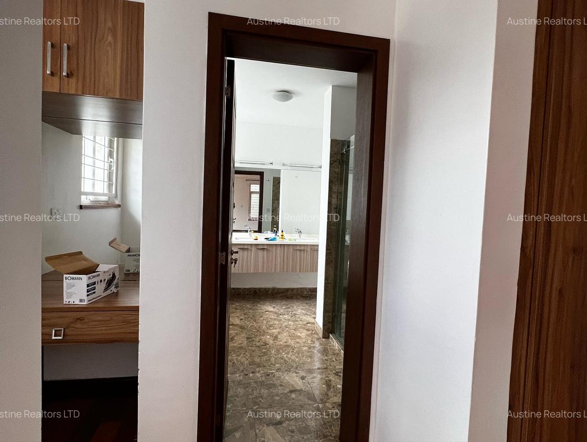 5 Bed Townhouse with En Suite in Lavington - 7