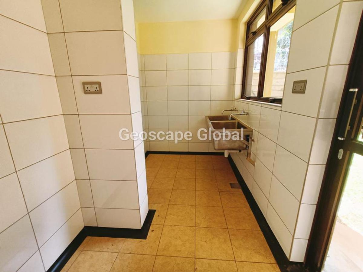 5 Bed Townhouse with En Suite in Lavington - 4