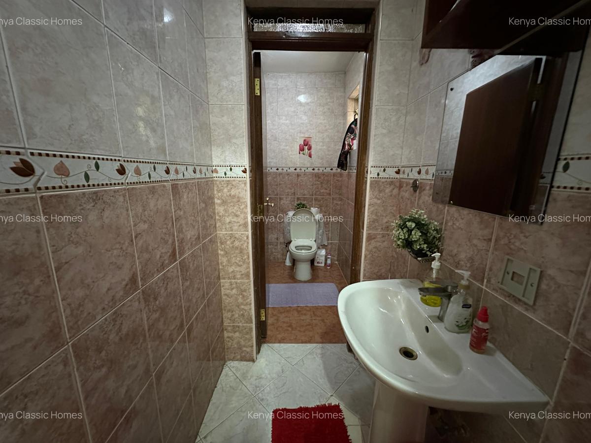 5 Bed House with En Suite at Lavington - 7