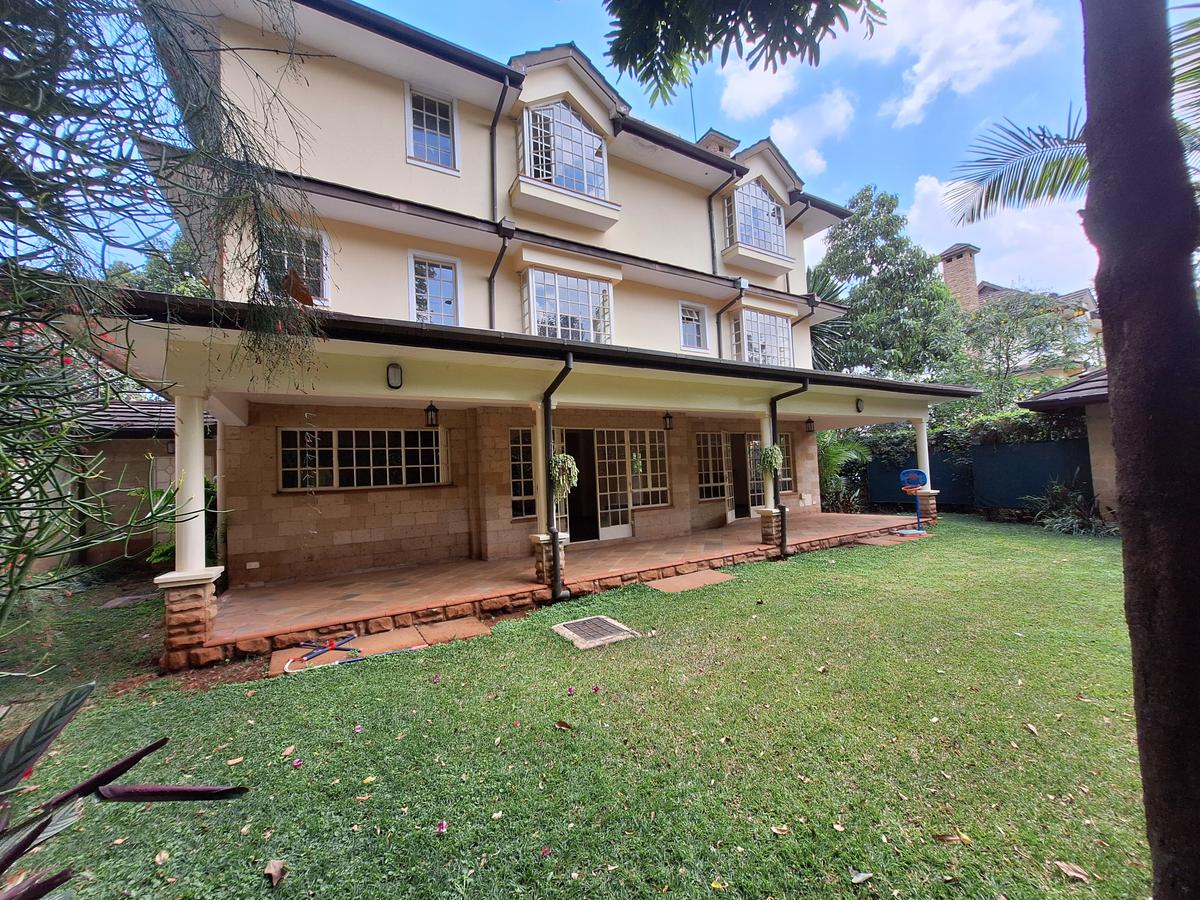 5 Bed Townhouse with En Suite in Lavington - 2