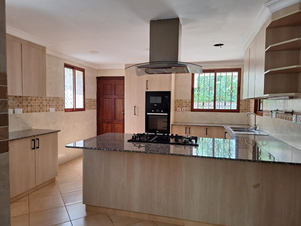 5 Bed Townhouse with En Suite in Spring Valley - 7