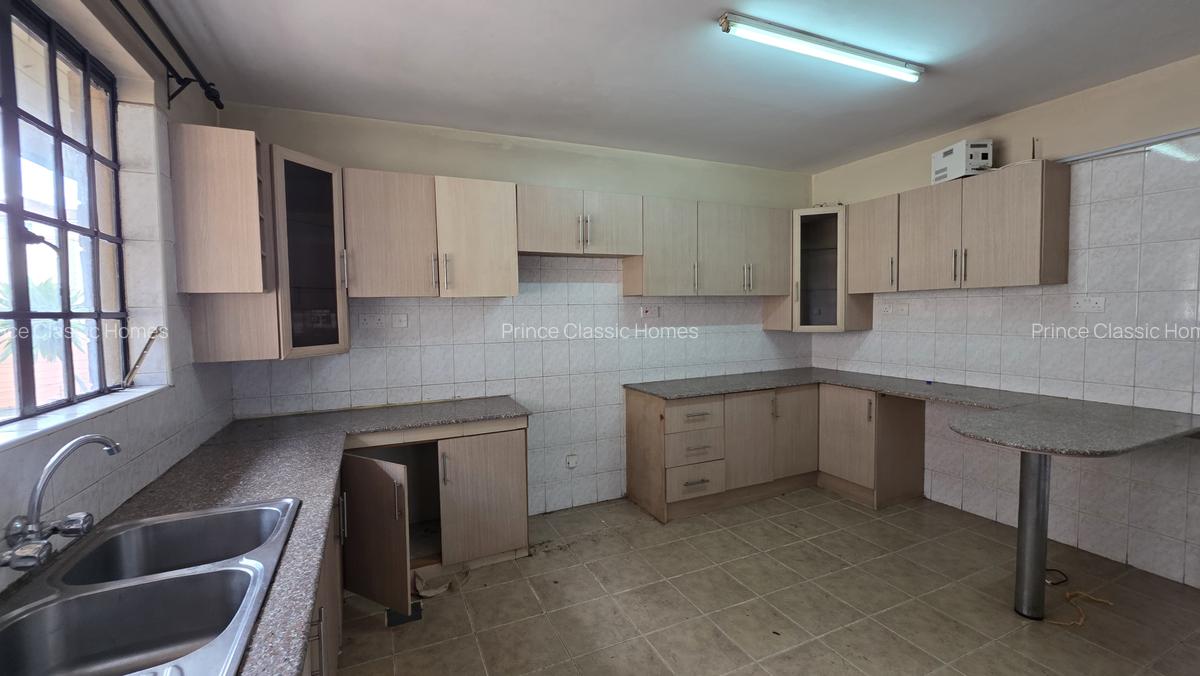 3 Bed Apartment with En Suite in Lavington - 1