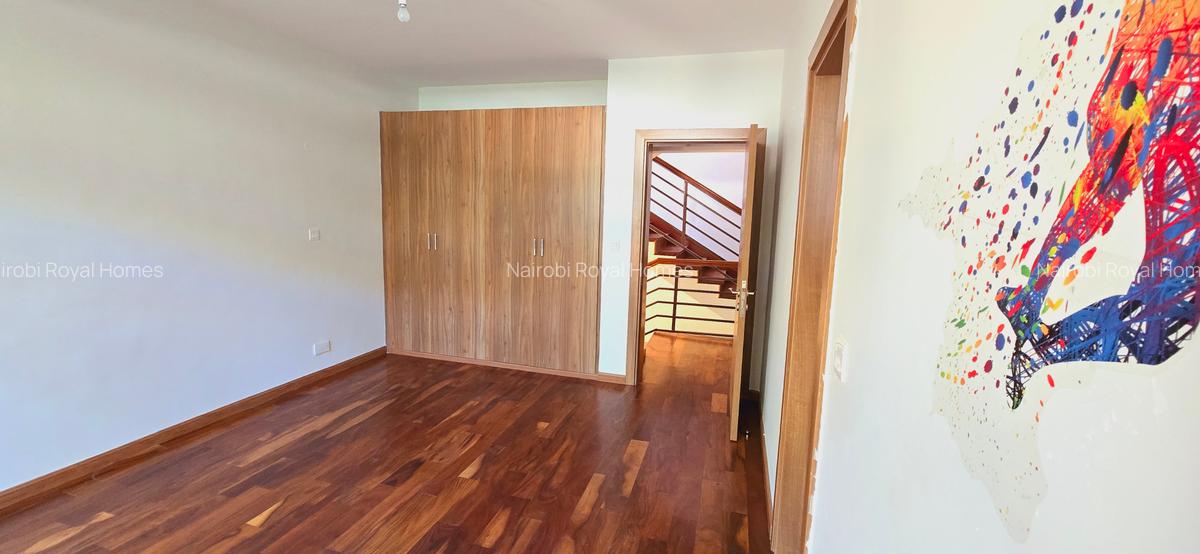 5 Bed Townhouse with En Suite at Lavington Green - 13