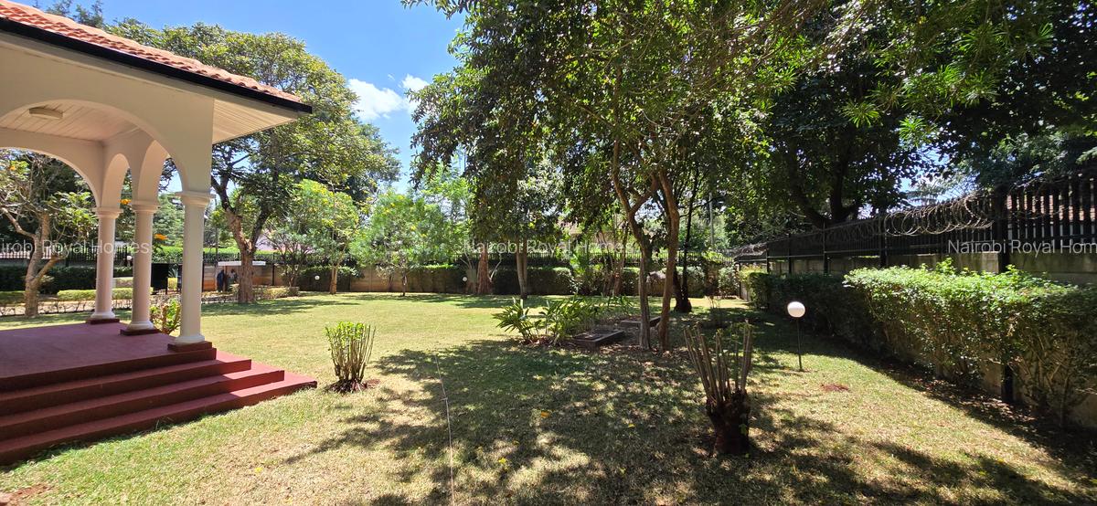 4 Bed House with En Suite at Acacia Drive - 5