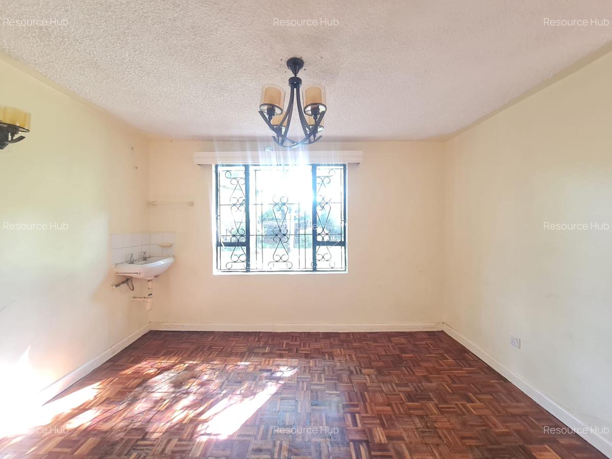 4 Bed House with En Suite at Hardy Area - 8