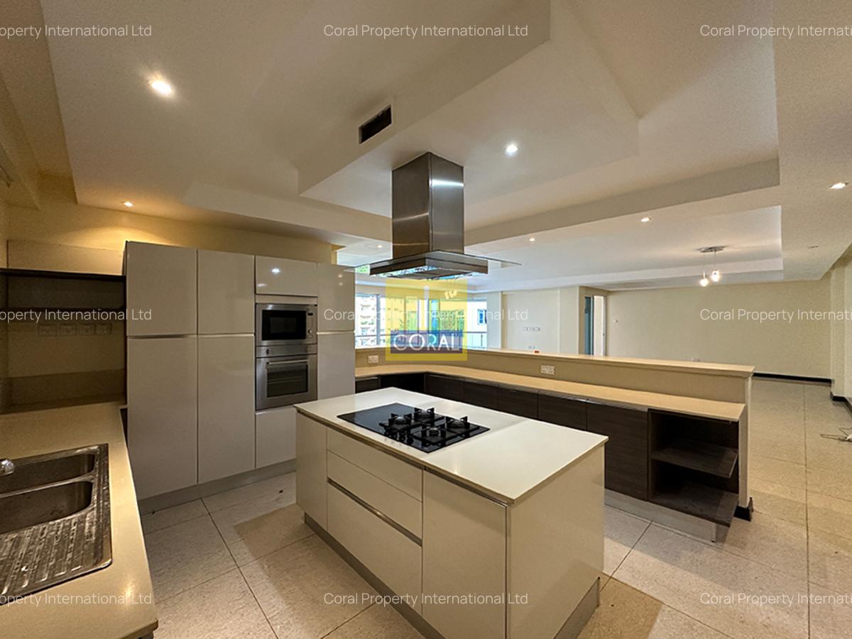 3 Bed Apartment in Riverside - 5