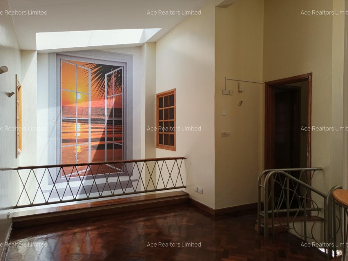 4 Bed Villa with En Suite at Dennis Pritt Road - 11