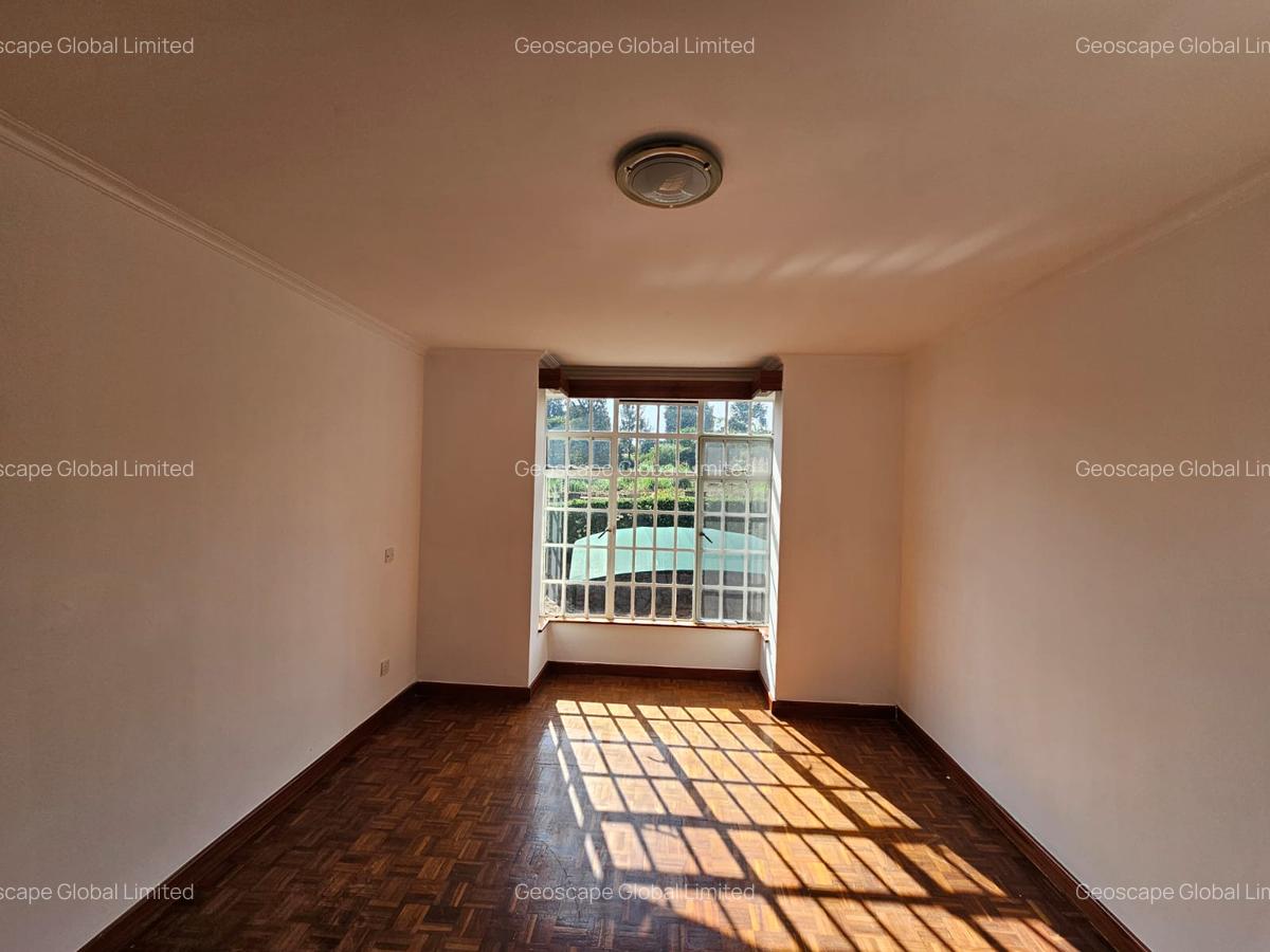 4 Bed House with En Suite in Nyari - 9