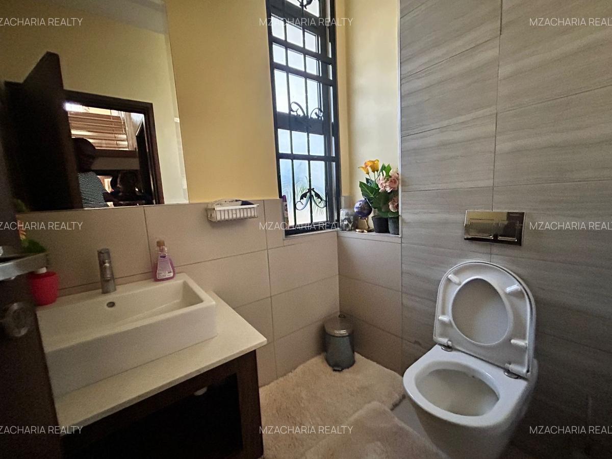 4 Bed Townhouse with En Suite in Ridgeways - 19