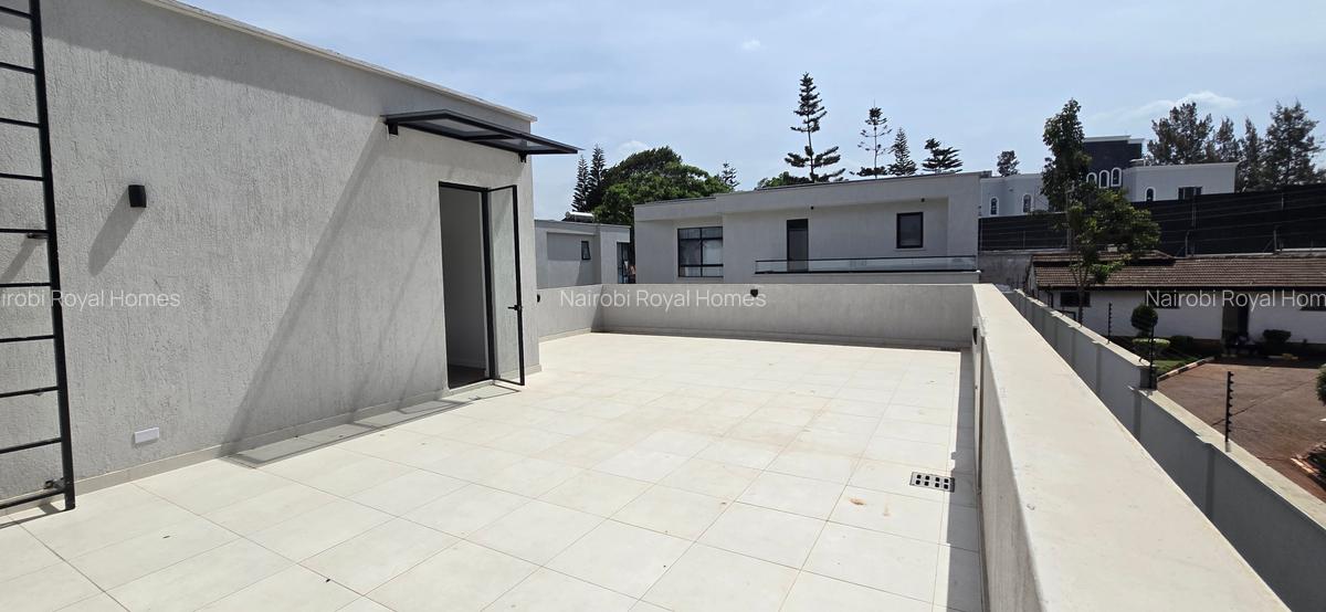5 Bed Townhouse with En Suite at Lavington Green - 18