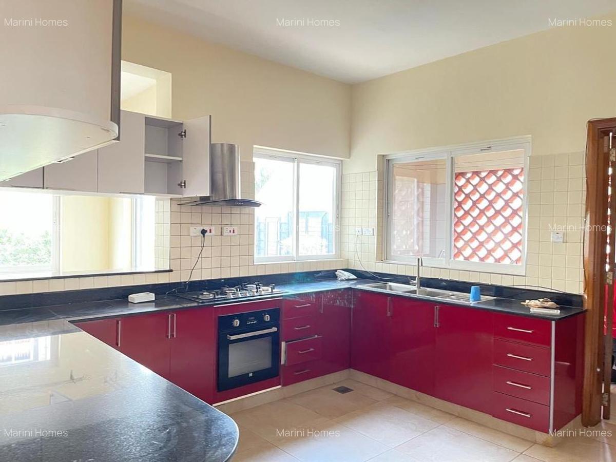 5 Bed Townhouse with En Suite in Lavington - 9