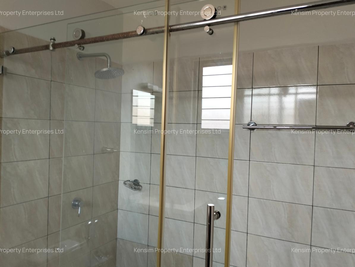 5 Bed Townhouse with En Suite in Lavington - 14