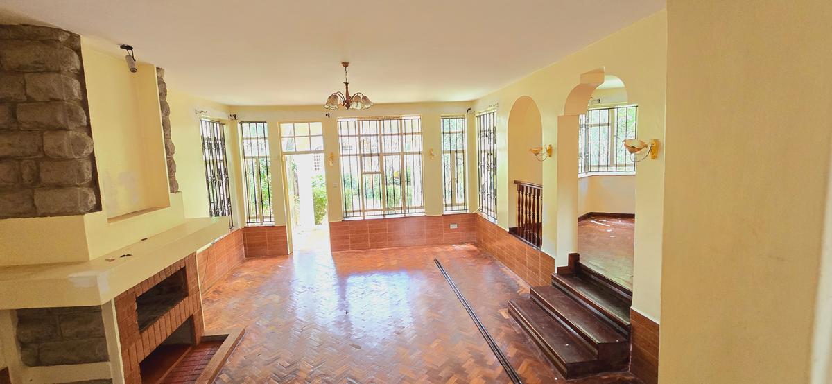 5 Bed Townhouse with En Suite at Lavington - 20