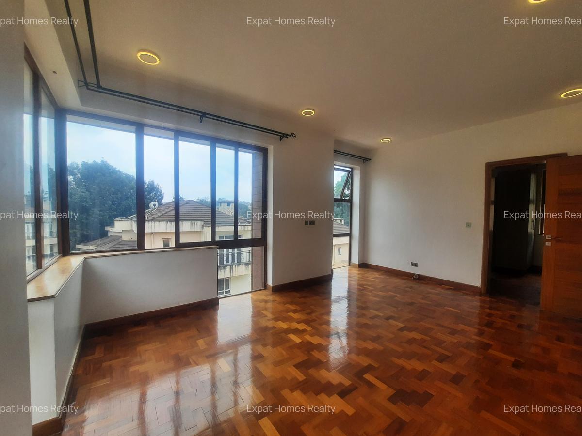 6 Bed Villa with En Suite in Lavington - 5