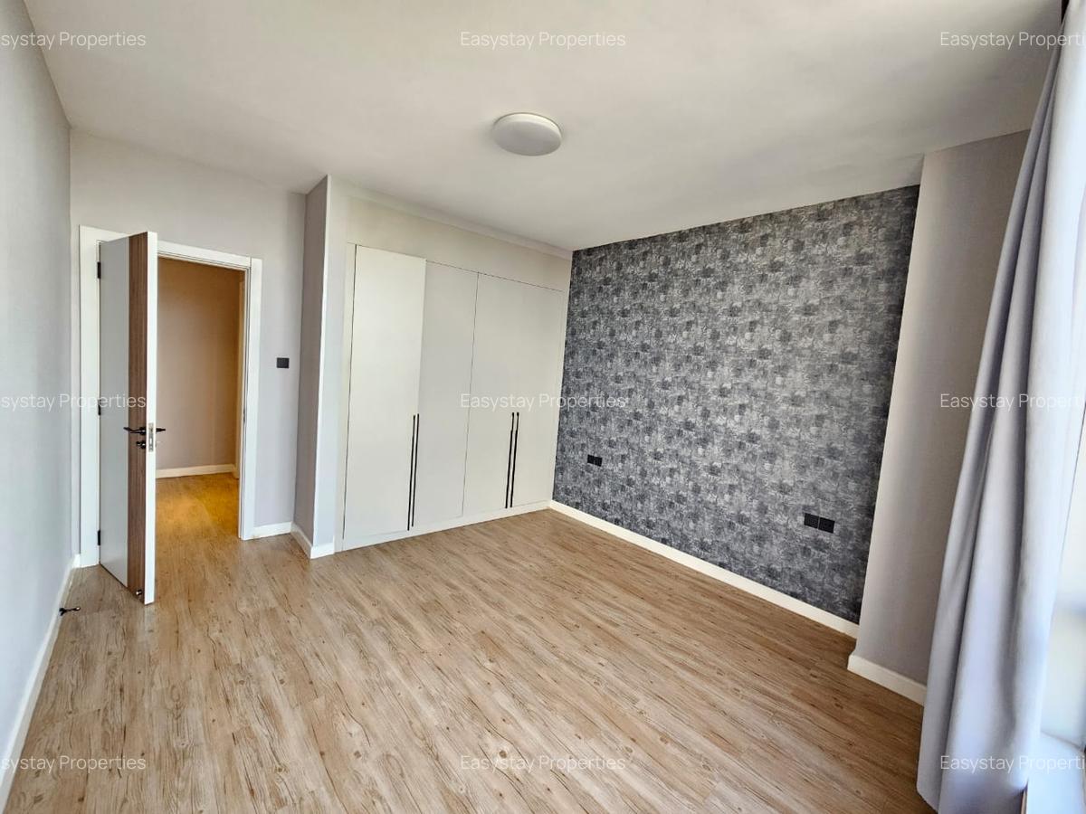 3 Bed Apartment with En Suite in Brookside - 9
