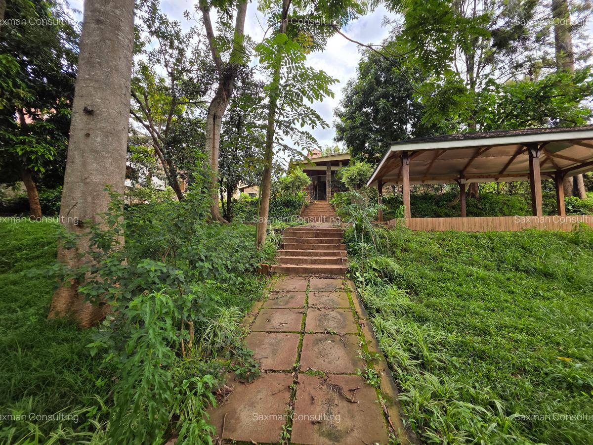 4 Bed House with En Suite in Lavington - 9