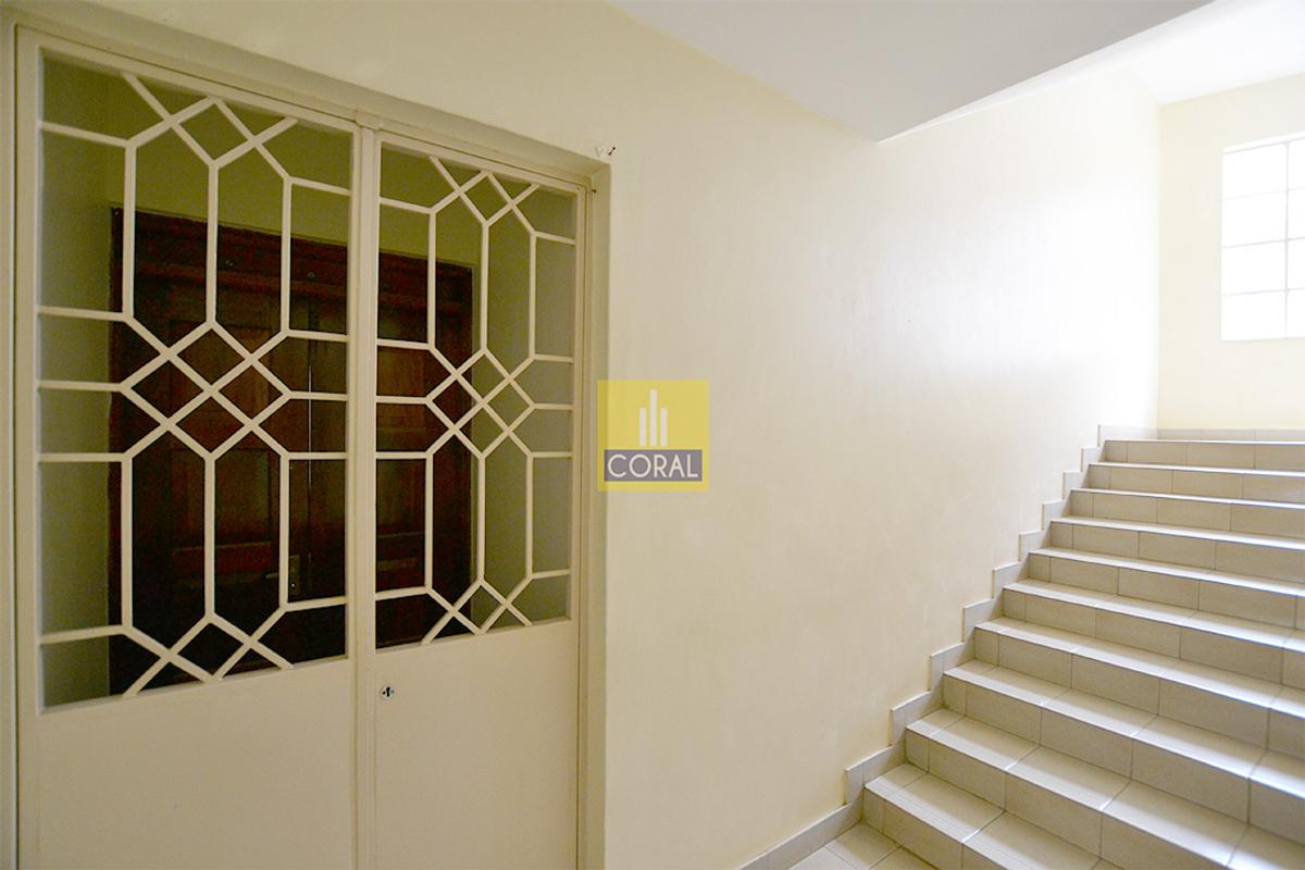 4 Bed Apartment with Parking in Parklands - 15