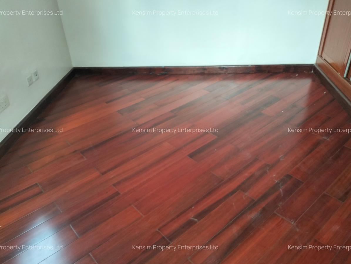 5 Bed Townhouse with En Suite in Lavington - 19