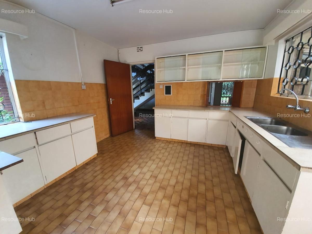 4 Bed Townhouse with En Suite at Lavington - 6