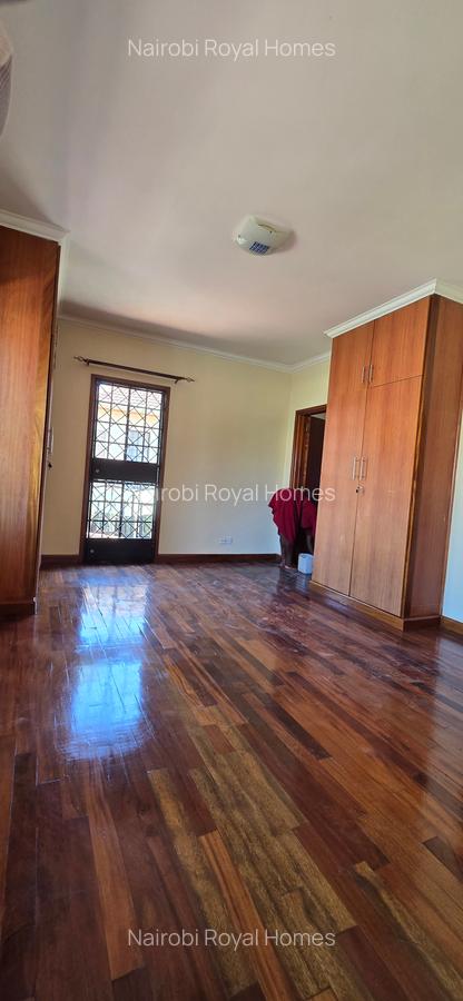 5 Bed Townhouse with En Suite at Lavington Green - 17