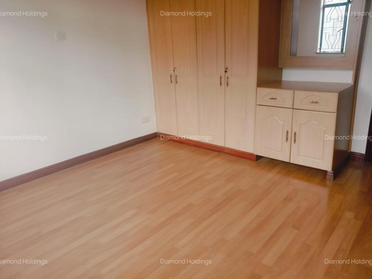 4 Bed Apartment with En Suite at Parklands - 2