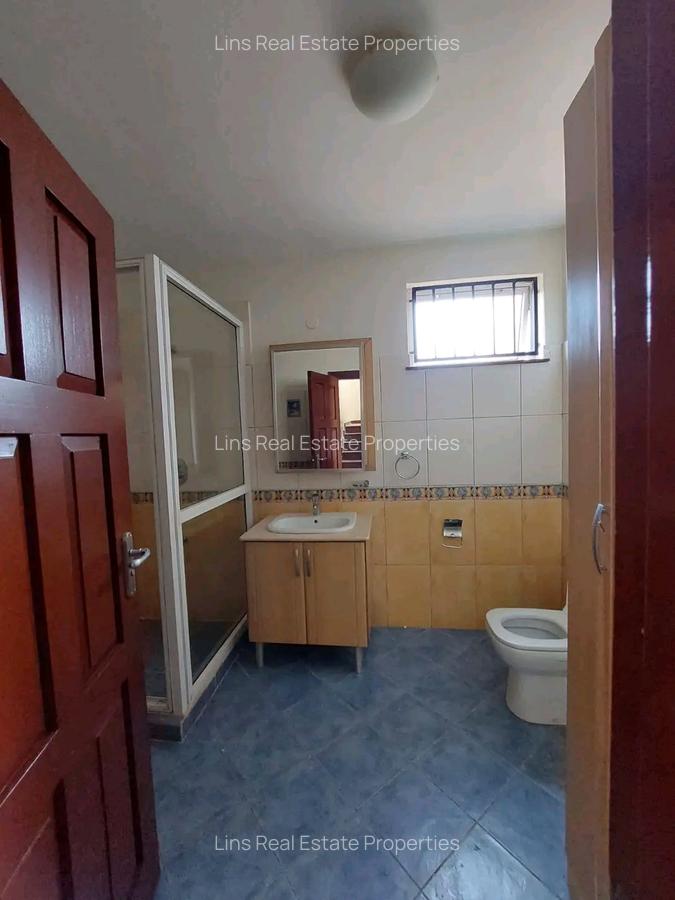 5 Bed Townhouse with En Suite in Brookside - 5