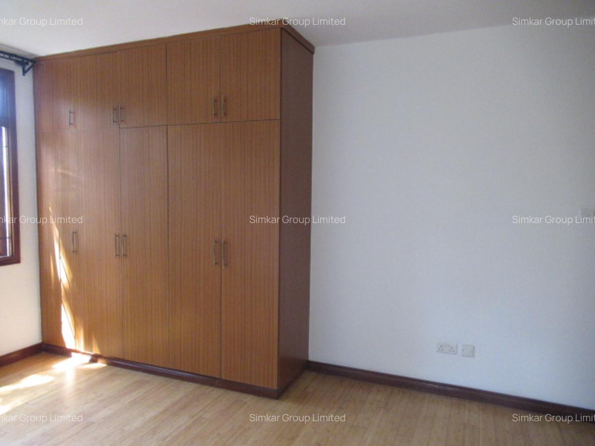 3 Bed Apartment with En Suite at Riverside Drive - 20