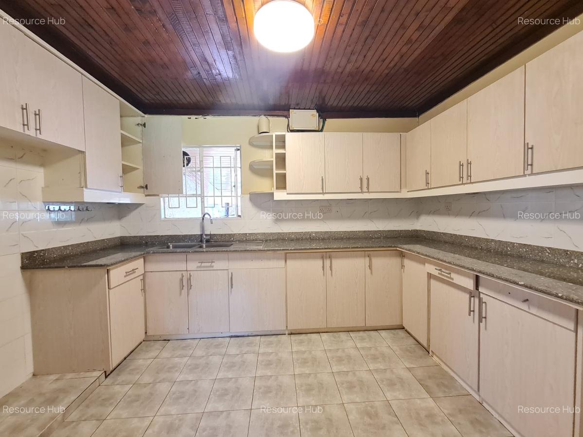 3 Bed House with En Suite at Bomas Area - 10