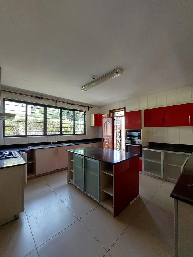 5 Bed Townhouse with En Suite in Lavington - 5