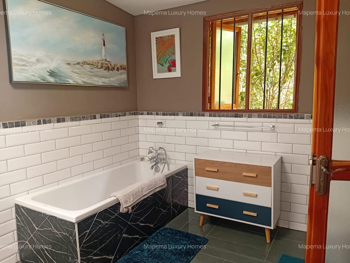 2 Bed House with En Suite at Rhino Park - 5