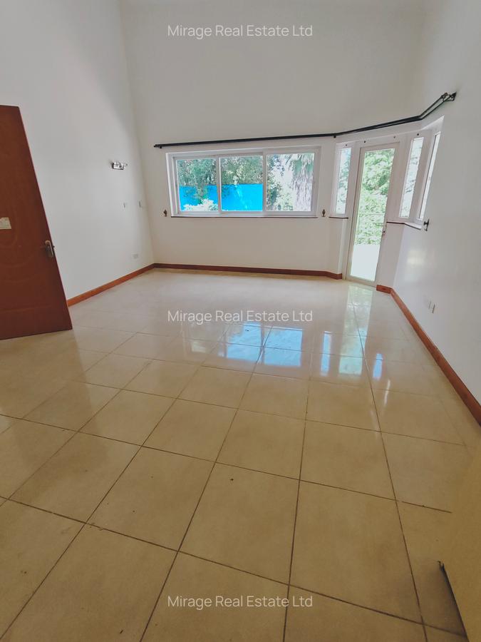 4 Bed Villa with En Suite in Riverside - 11