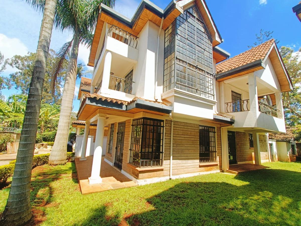 5 Bed House with En Suite in Lavington - 1