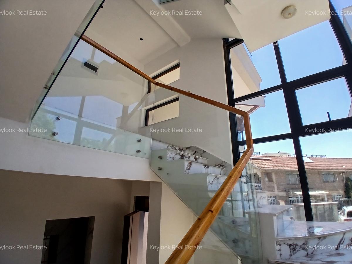 5 Bed Townhouse with En Suite at Lavington Green - 17