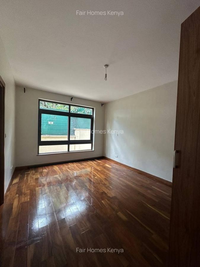 5 Bed Townhouse with En Suite at Lavington Green - 19