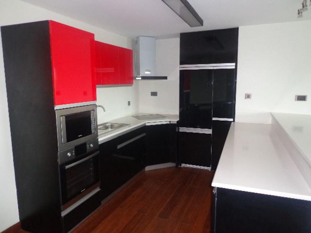 Serviced 2 Bed Apartment at Wood Avenue - 3