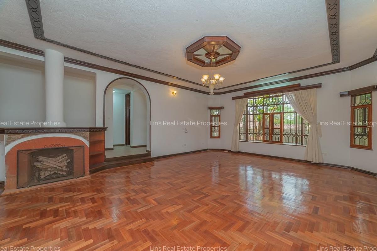 5 Bed House with En Suite in Runda - 9