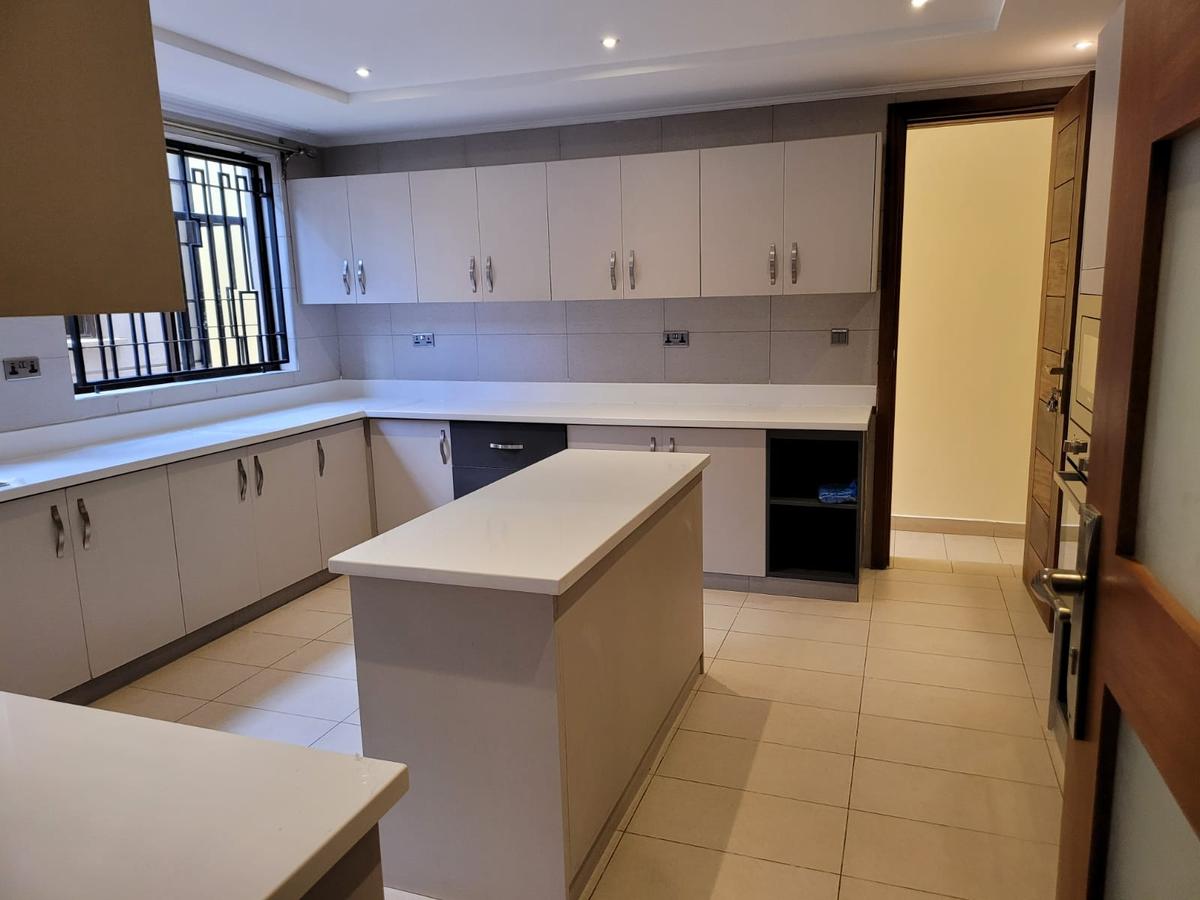 5 Bed Townhouse with En Suite at Lavington - 9